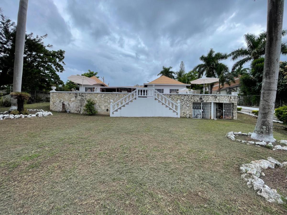 The Lodge @ Peaceful Palms Montego Bay Exteriör bild