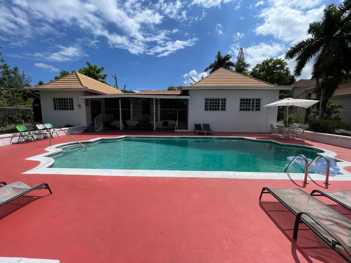 The Lodge @ Peaceful Palms Montego Bay Exteriör bild