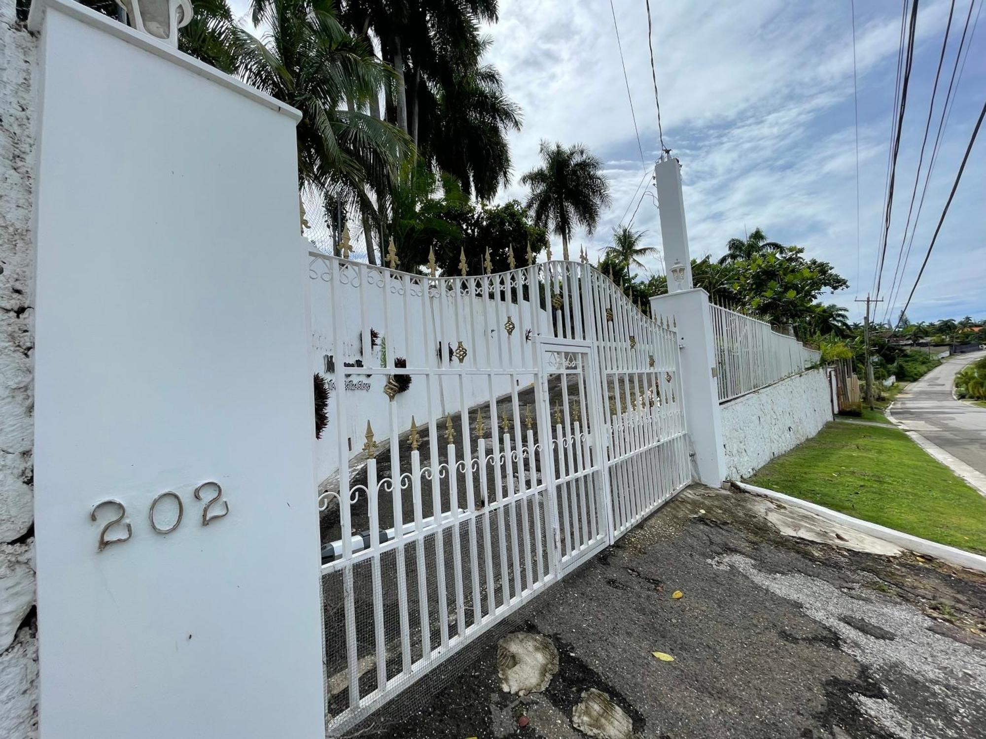 The Lodge @ Peaceful Palms Montego Bay Exteriör bild